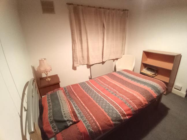 Single room in a quiet neighbourhood Main Photo