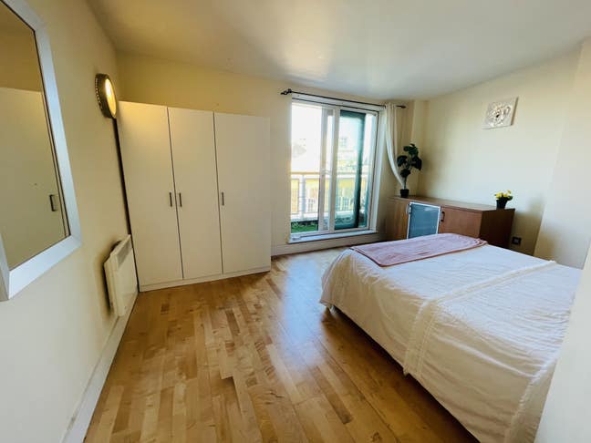 Stunning Double Room with Private Balcony, Central Main Photo