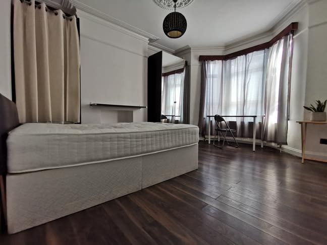 Beautiful Double Room Willesden Green NW2 5DN Main Photo
