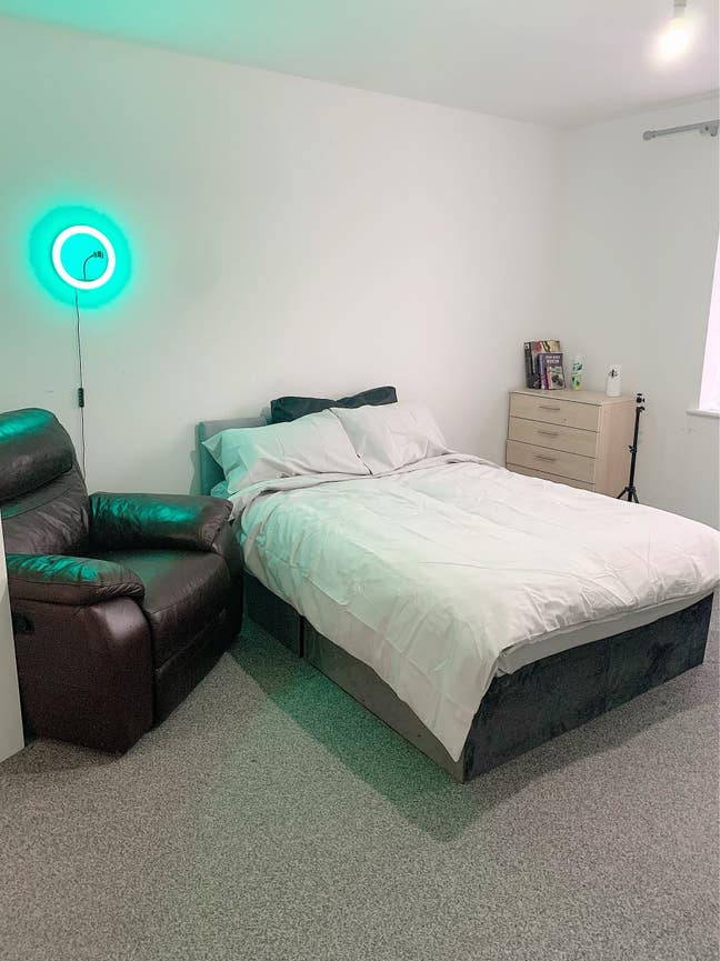 Spacious big Room  Main Photo