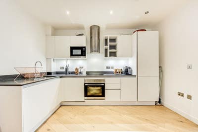 Modern 1 Bed E2 Hackney Rd Short-Med Lets BillsInc Main Photo