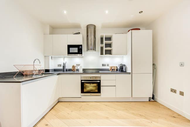 Modern 1 Bed E2 Hackney Rd Short-Med Lets BillsInc Main Photo