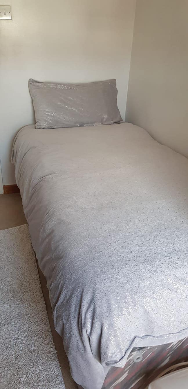 Single bedroom Great location Females Main Photo