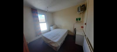 1 ensuite and 2 non ensuite available  Main Photo