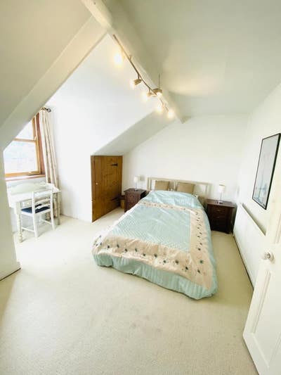 A beautifully furnished room for one person Main Photo