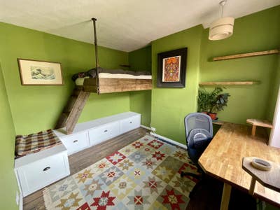 Lovely double room overlooking the garden Main Photo