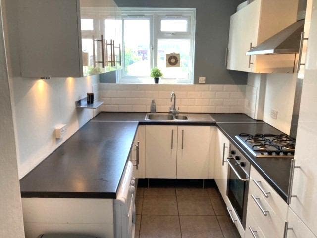 Clapham 2 Bed flat, with separate home office  Main Photo