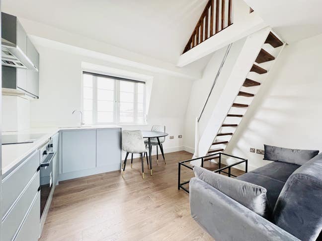 Brand New & Bright 2 Bed Duplex Flat @ SW8  Main Photo