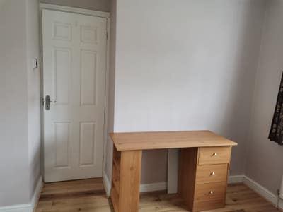 Room for Rent- Close to Warner Bros Studios Main Photo