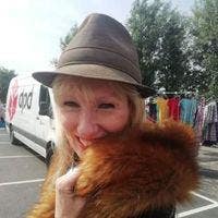 I am a professional female aged 55 I am looki... Main Photo