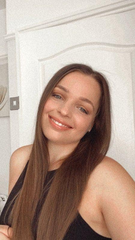 I am a professional female aged 27.  I am look... Main Photo