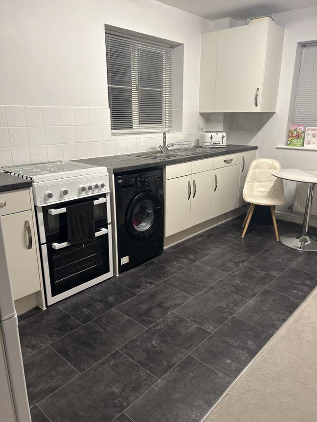 Double bedroom close to Reading town Main Photo