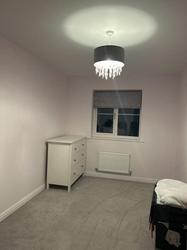 Double bedroom close to Reading town Main Photo