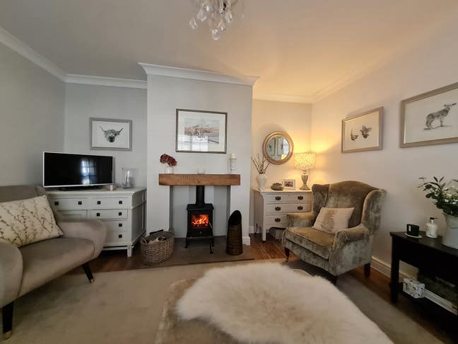 Comfortable and stylish home, use of lounge Main Photo