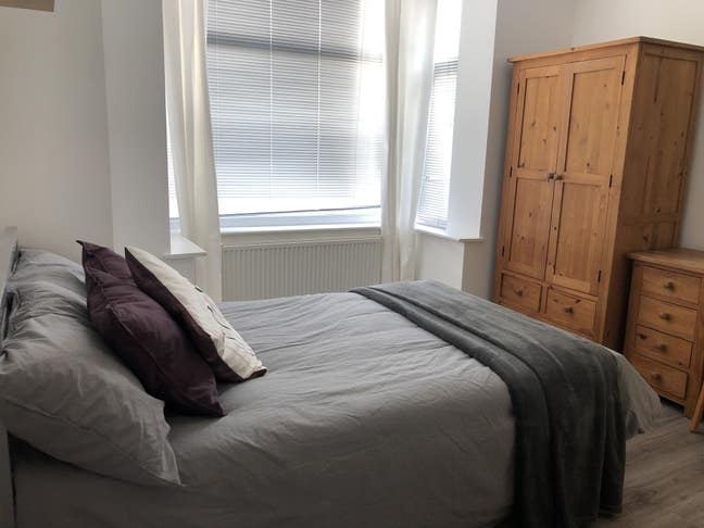  Great Double Ensuite Epsom Professional Coliving Main Photo