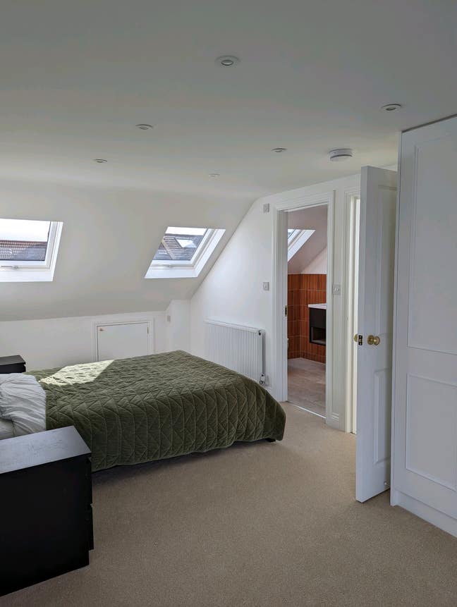 Double Bedroom with en suite bathroom Main Photo
