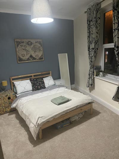 Room in End of Terrace House Main Photo