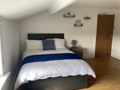 Spacious rooms  NO DEPOSIT  Main Photo