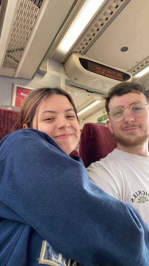 Professional Couple seeks a double room Main Photo