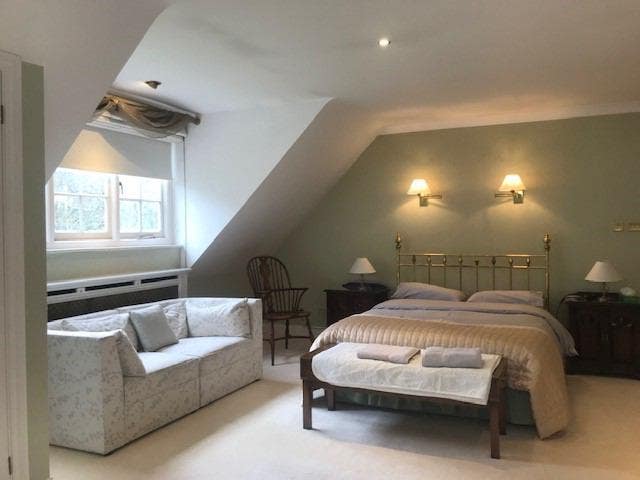Large Ensuite Double Room in Sunningdale Main Photo