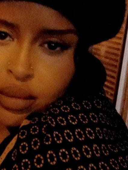 I am a professional female aged 33. I am look... Main Photo