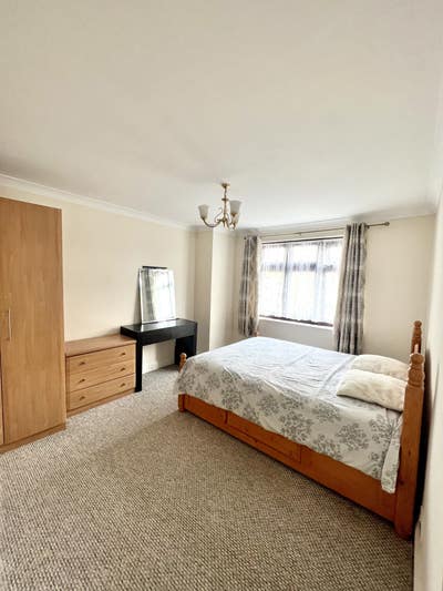 Spacious Double Room in Romford Main Photo