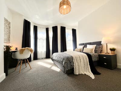 16sqm Room 20mins walk 2 C Circus & T Meads Main Photo