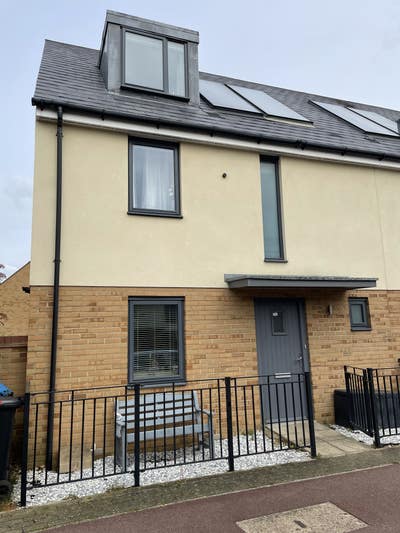 Modern furnished double room with en suite Main Photo