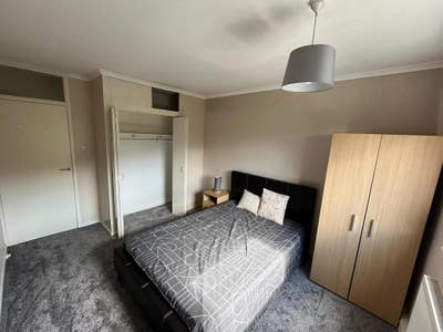 Extra Large Bedroom available in Putney SW15 Main Photo