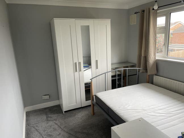 Double Bedroom available for single occupant. Main Photo