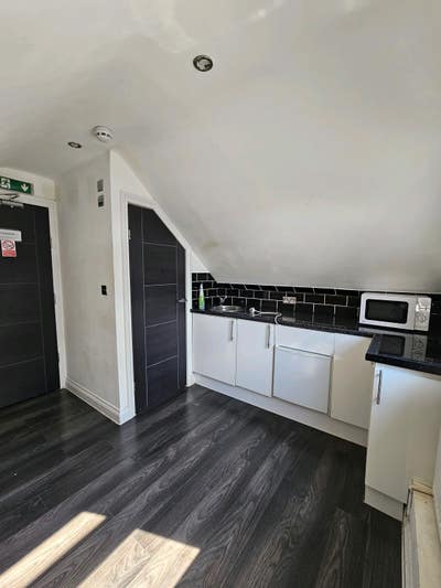 Refurbihsed Studio Apartment: All Bills Inc Main Photo