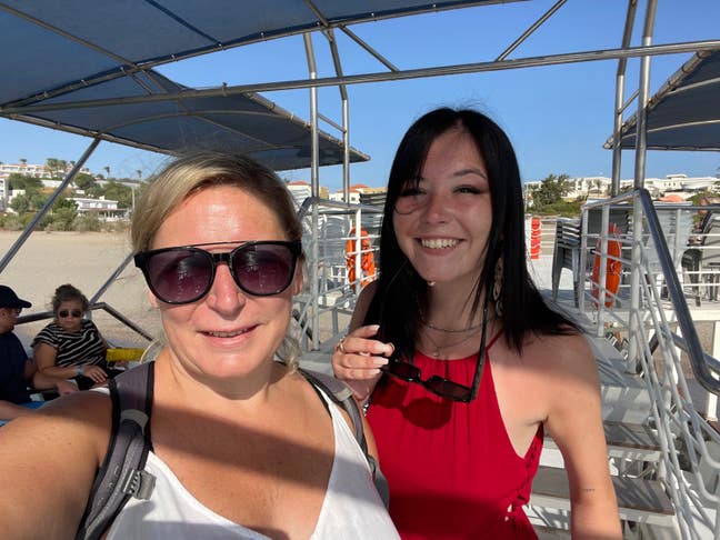 Clean, quiet & relaxed Female,preference Weymouth  Main Photo