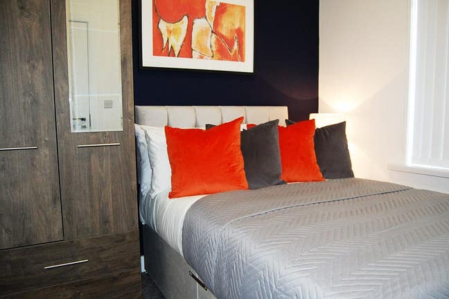 Beautiful Four Bed Double En-Suites Main Photo