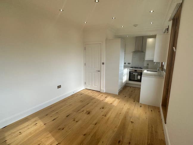 Newly refurbished 1 bedroom apartment in N4 Main Photo