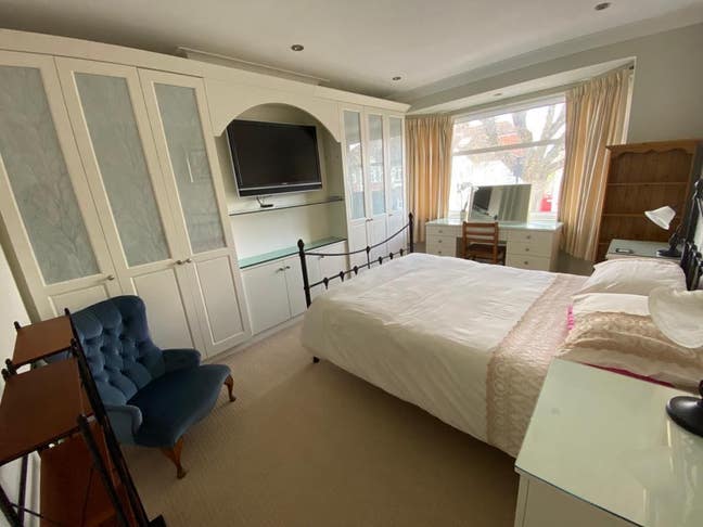 Huge Double bedroom with lots of storage & garden! Main Photo