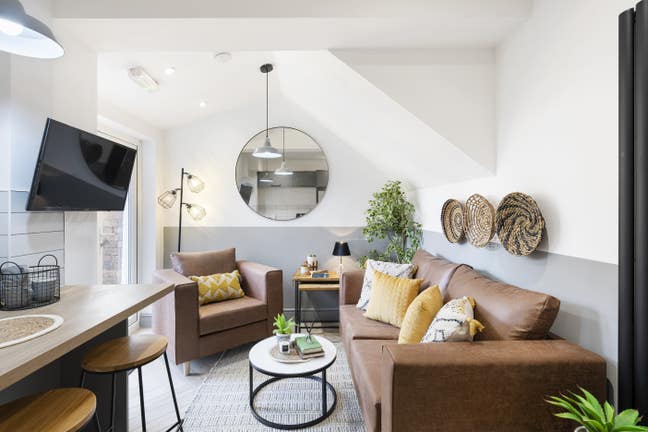 Gorgeous 6 bed HMO, En-suite room, Old town  Main Photo