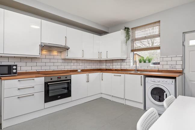 Double Ensuite Room - All Bills Inc & Cleaner Main Photo