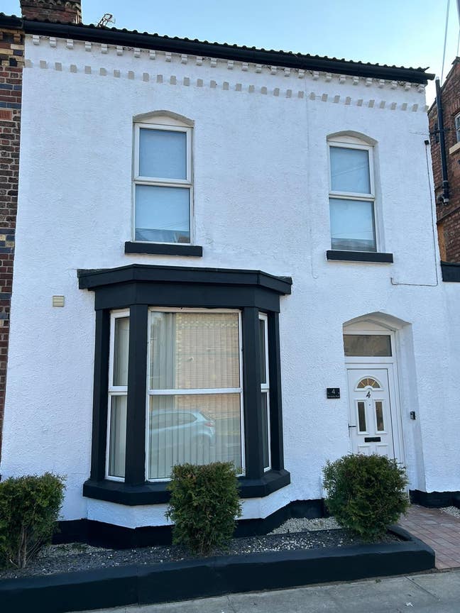 Spacious double bed en-suite!  Main Photo