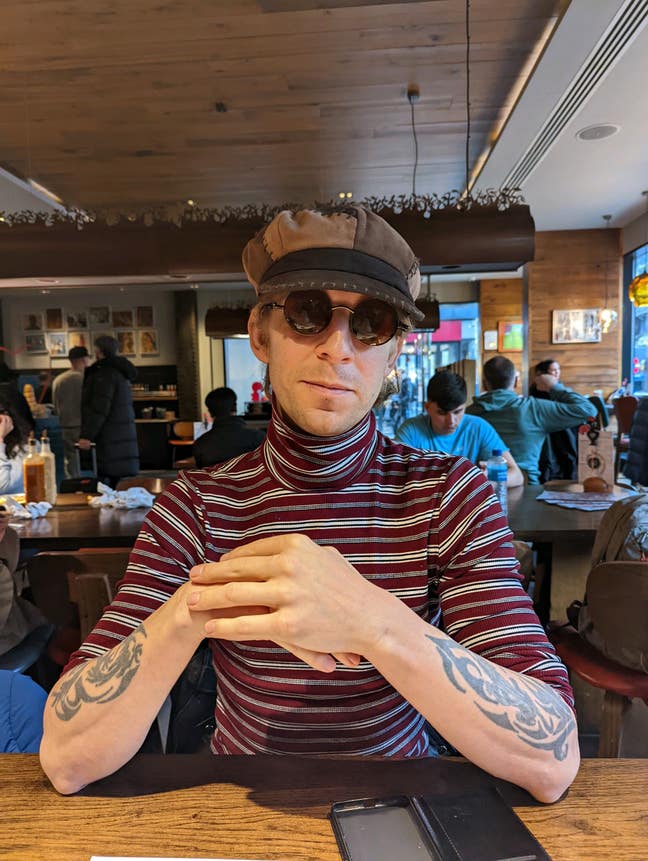 Working Prof seeks friendly housemates & room  Main Photo