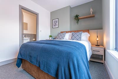 🚪 Modern Professional Rooms – Near Train Station! Main Photo