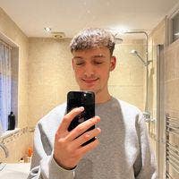 Professional Male seeks a double room Main Photo