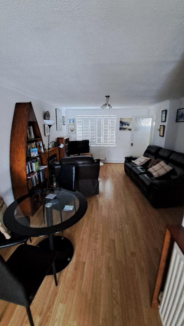 Room in lovely bright Seaford House Main Photo