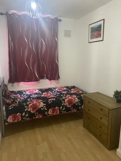Single room available &pound;375 pcm inc bills  Main Photo
