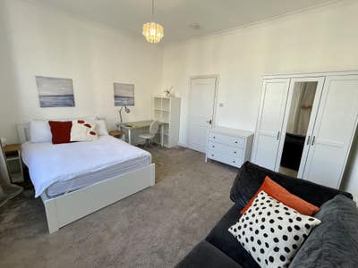 **Rent Inc All Bills Short Let 3 Bedrooms in W11** Main Photo