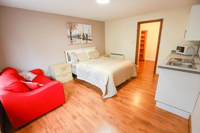 😍luxury Spacious Studio, Private, Train station Main Photo
