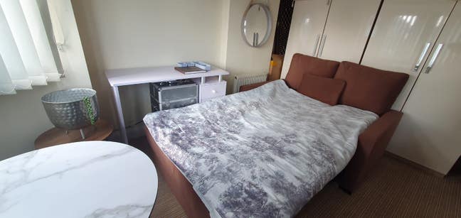 Cosy &Professional Rooms Laundry Service Included  Main Photo