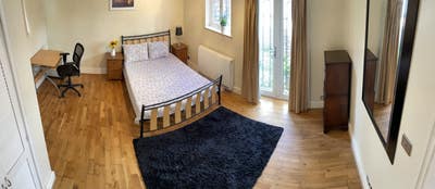 Homely Huge Room with a Garden and Parking! Main Photo