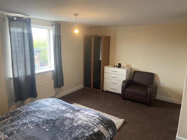 Large double bedroom with on-suite  Main Photo