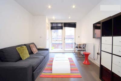 Stunning 1 Bed with Balcony! Kings X!  Main Photo