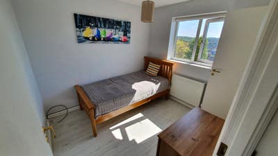 Nice Single / off Road Parking / Close to Town Cen Main Photo